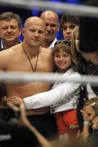 Хто дружина бійця Федора Ємельяненко біографія, особисте життя, діти, дружини і кохані Федора (Федора) Хто дружина бійця Федора Ємельяненко біографія, особисте життя, діти, дружини і кохані Федора