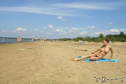 Nudista strand - meztelen fotók meztelen lányok