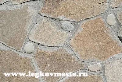Cu care se confruntă roca capac sau piatră ornamentul, cu mâinile