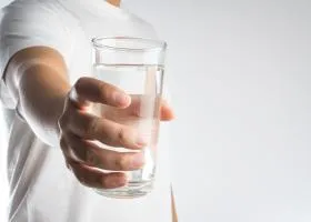 Подуване на водата причинява правилата за борба, как да пиете течности