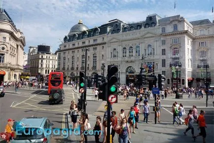 Piccadilly Circus din Londra