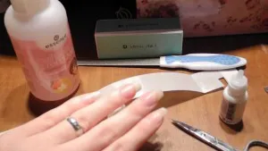 Защо напукани нокти причиняват надлъжни пукнатини
