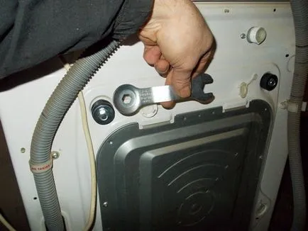 Miért nagyon zajos, nyüzsgő mosógép mosás közben