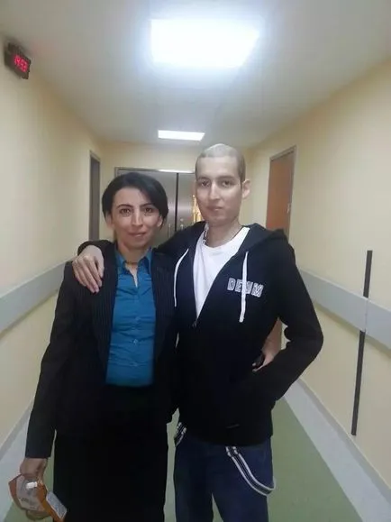 Halála után fia adta kazahstanka összegyűjtött pénzt a kezelés egyéb (fotó)