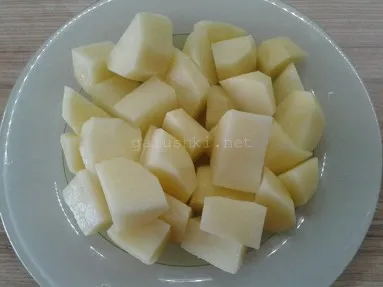 Beshbarmak рецепта с пиле и картофи на