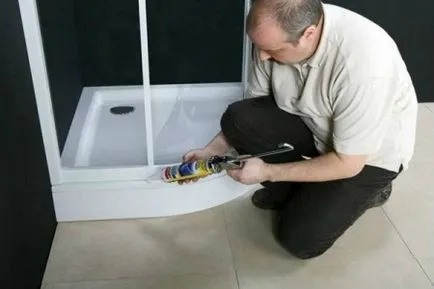 Raklap javítása zuhanyok, hogyan kell megjavítani repedések, és zárjuk le a lyukakat a kezüket vagy a