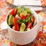 Kínai kel saláta uborka és sajt - a recept egy fotó