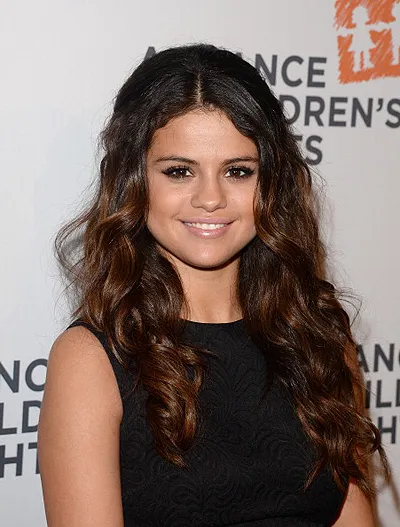 Selena Gomez concediat mama și tatăl vitreg pentru a posta managerii lor, bârfe