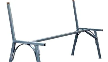 banc de metal cu mâinile lor modele de desen