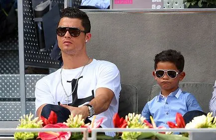 Stílus csillag gyerek fiú Cristiano Ronaldo - Cristiano Jr., hello! Oroszország