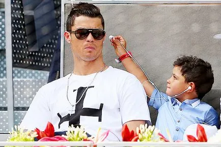 Stílus csillag gyerek fiú Cristiano Ronaldo - Cristiano Jr., hello! Oroszország