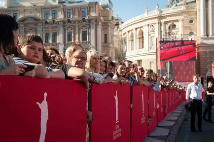 A hálózat szerint a legnevetségesebb ruhák vendégeket a vörös szőnyegen filmfesztivál Odesszában közzétett