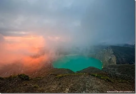 Вулканичната езеро, едно от дама - списание за жени