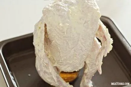 Ароматен пиле печен в пещ на един буркан с бира