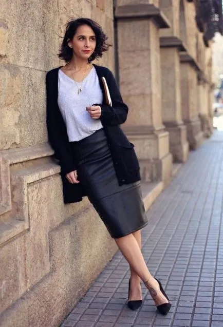 Черно женска жилетка (54 снимки) какво да облека, с качулка, черно-бял