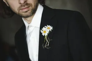 A virág a gomblyukában boutonniere vagy történelem