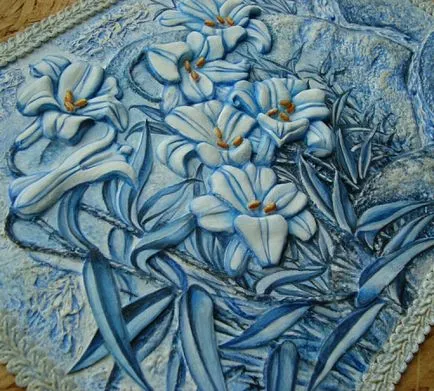 Panouri decorative de placi ceramice cu mâinile lor, portalul de construcție