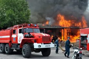 Служителите на противопожарната защита гарнизонни задължения на членовете на екипа