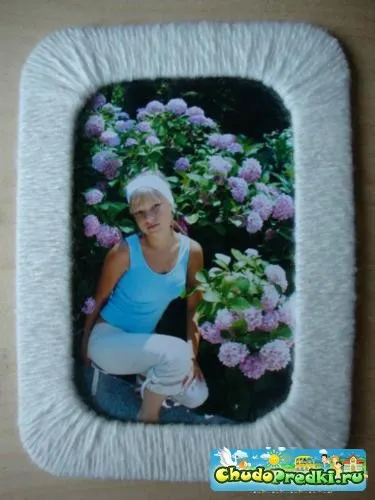 Фото рамка с ръцете си с цветя от мъниста