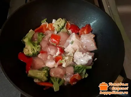 Фрикасе от пиле със зеленчуци - подготовка вкусна!