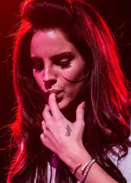 Fotografii și semnificația tatuaje Lana Del Rey