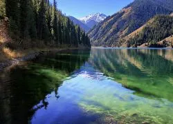 Blue Lake Kazahstan - sălbaticii odihnă