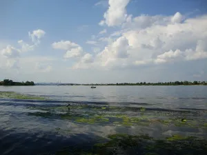 Blue Lake sau pe un traseu - plajă