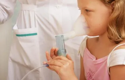 tuse uscată Inhalarea în condiții de acasă nebulizator, soluție salină și ce să facă