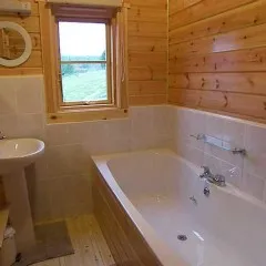 Baie de interior de lemn facilități de formare casă și un instalatorii alegere