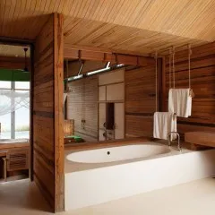 Baie de interior de lemn facilități de formare casă și un instalatorii alegere