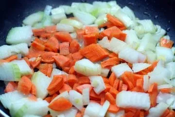 Мідії в соусі з перцем, томатами і овочами - відмінна закуска