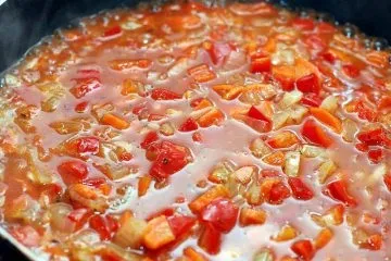 Мідії в соусі з перцем, томатами і овочами - відмінна закуска