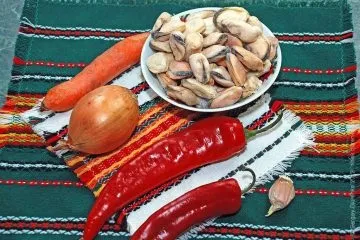 Мідії в соусі з перцем, томатами і овочами - відмінна закуска