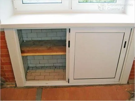 Hogyan kell használni a niche egy ablak a konyhában a Hruscsov