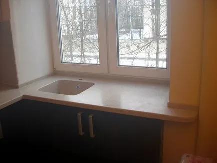 Hogyan kell használni a niche egy ablak a konyhában a Hruscsov