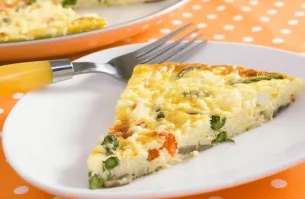 Cum de a găti o omletă cu lapte într-o tigaie 1