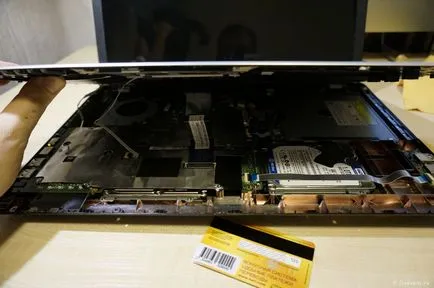 Hogyan szétszedni laptop asus k750j (akkumulátor nem töltődik)