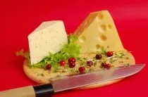 Hogyan válasszuk ki a minőségi sajt megjelenés, íz, szag