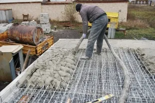 Hogyan öntsük a födém átfedés a kezüket tanulhatnak a tanácsot a szakemberek - könnyen lakásfelújítási