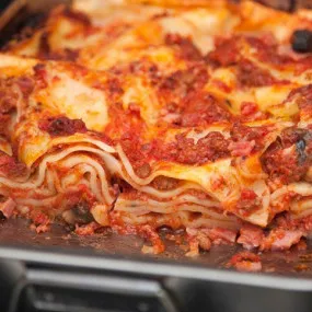Lasagna, 110 receptek képekkel a helyszínen - a plakát-élelmiszeripari