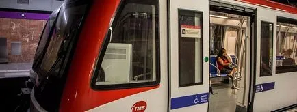 Метро Барселони (нього квиток вставляєте пристрій) метро Барселони