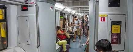Метро Барселони (нього квиток вставляєте) метро Барселони