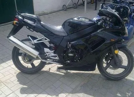 Unitate de motocicletă sport patron 250 din cer