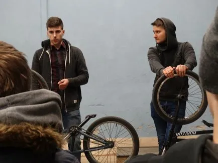 Patinaj de formare pe biciclete BMX, școală de sport moderne