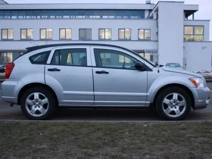 A felülvizsgálatot a kocsi Dodge Caliber 2