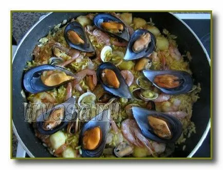 Paella cu fructe de mare