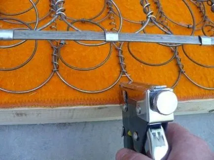 Перетяжка дивана своїми руками