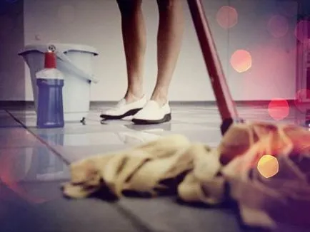 Miért nem mossa fel a padlót az éjszaka, hogy este, video utasítást tisztítására a kezében, fotók