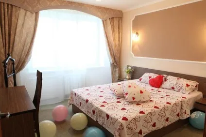 Номер для молодят в готелі Луганська