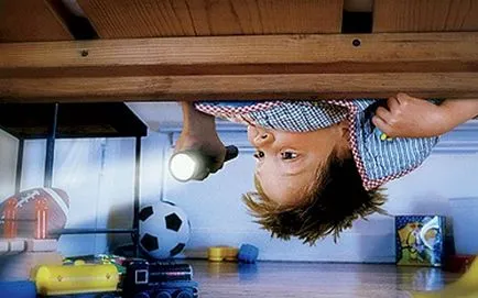 Gyermek egyedül egy szobában félt aludni - mit kell tenni, hogyan kell segíteni legyőzni a félelmet